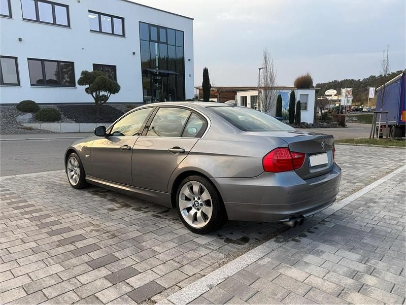 Gebraucht BMW 330 Exclusive 272 PS (200 kW) 2010 Grau Limousine