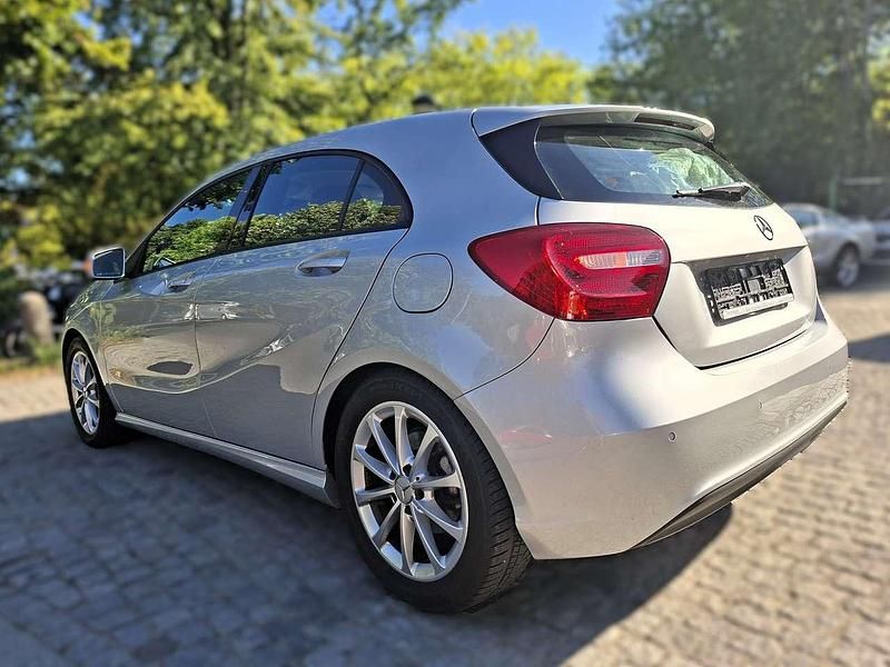 Gebraucht Mercedes A200 136 PS (100 kW) 2015 Polarsilber Kleinwagen