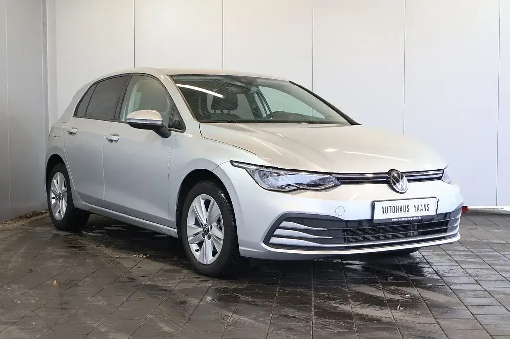 Gebraucht VW Golf VIII Life 150 PS (110 kW) 2023 Silber Limousine