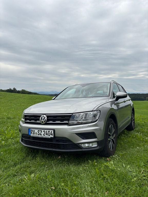 Silber Gebraucht 2016 VW Tiguan Comfortline SUV | 18.999 € (Etwas zu teuer) - Bild 1/4