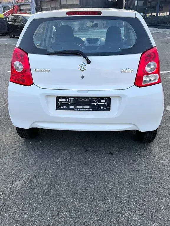 Gebraucht Suzuki Alto Basic 68 PS (50 kW) 2012 Weiß Kleinwagen
