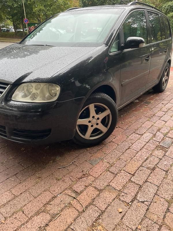 Schwarz Gebraucht 2004 VW Touran Van / Kleinbus | 2.999 € - Bild 1/4