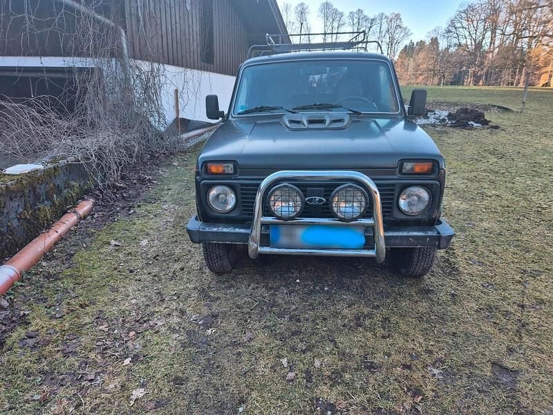 Gebraucht Lada niva 80 PS (58 kW) 2009 Schwarz SUV