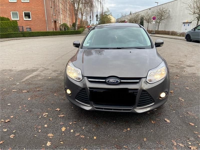 Grau Gebraucht 2011 Ford Focus Ambiente Kombi | 5.150 € (Fairer Preis) - Bild 1/4