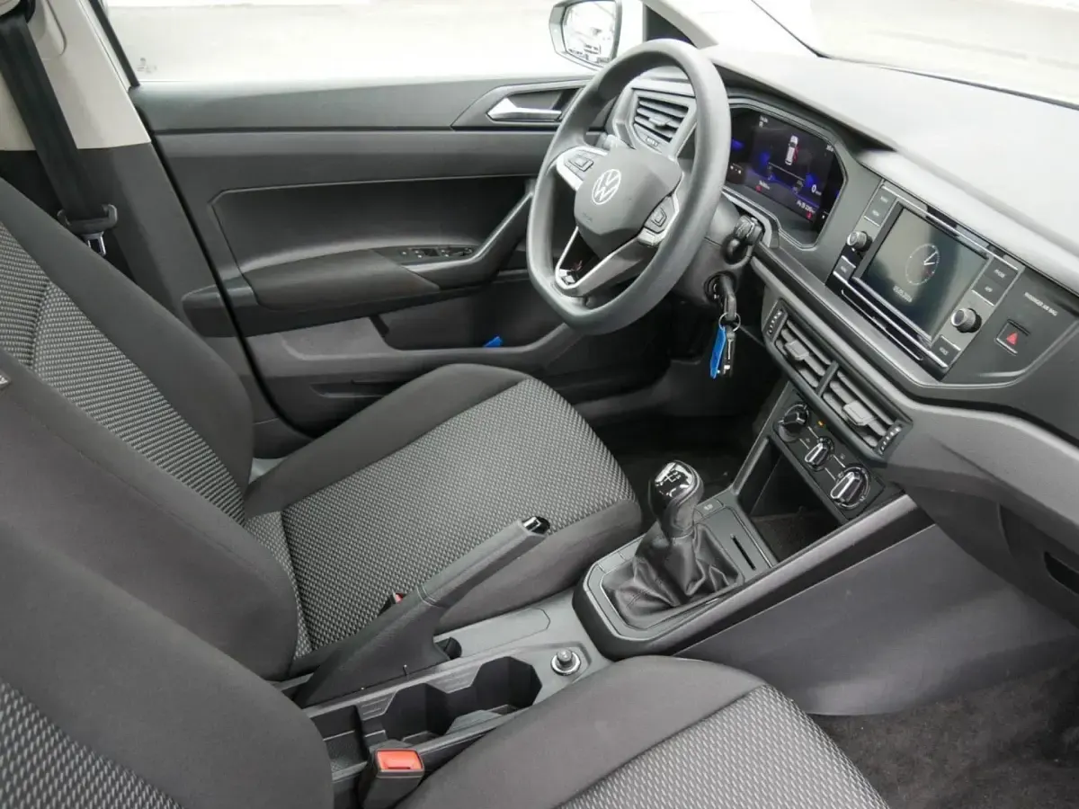 Gebraucht VW Polo Basis 80 PS (58 kW) 2022 Weiß Kleinwagen
