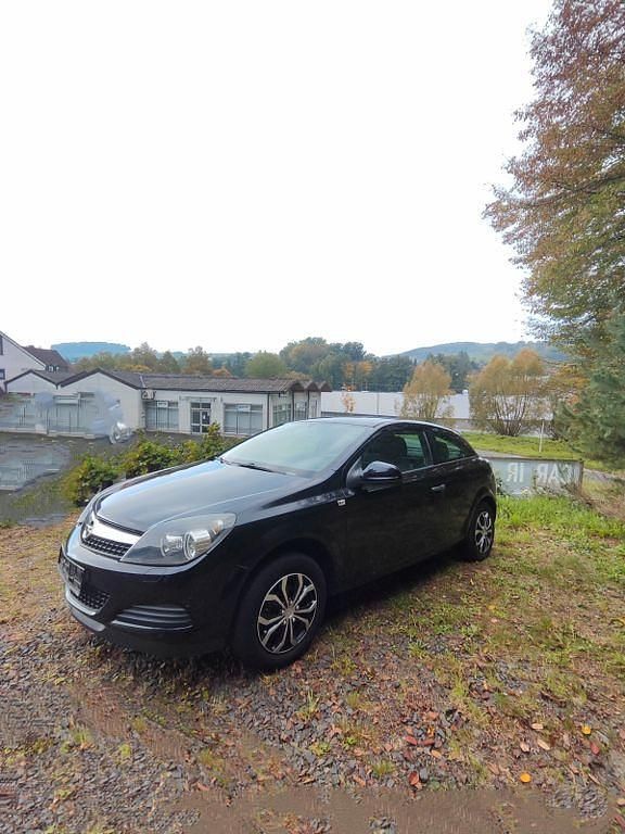 Schwarz Gebraucht 2009 Opel Astra GTC Limousine | 4.300 € (Fairer Preis) - Bild 1/4