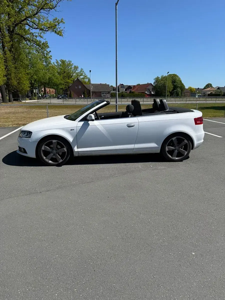 Gebraucht Audi A3 Cabriolet S-Line 140 PS (102 kW) 2011 Weiß Cabrio