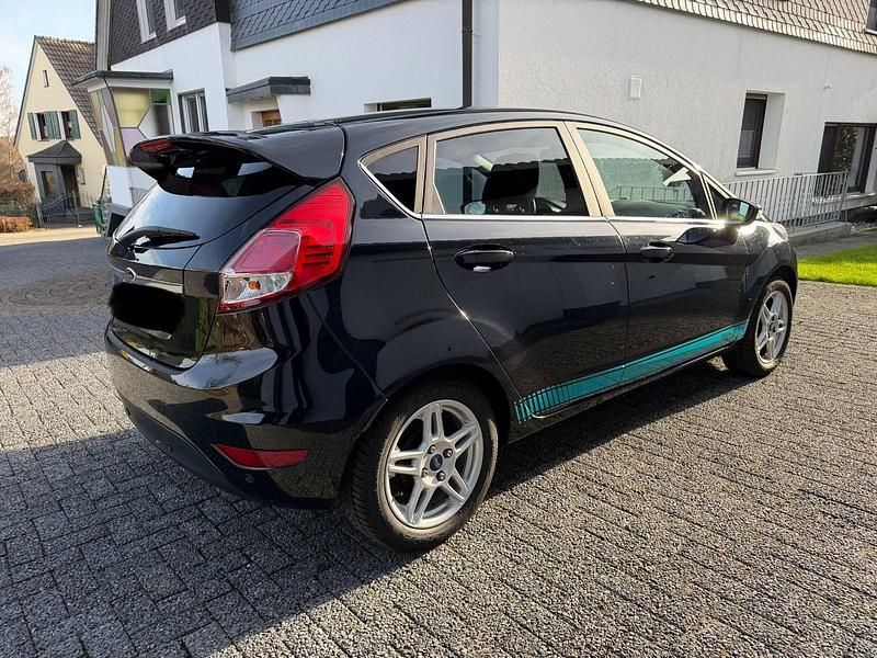 Gebraucht Ford Fiesta Titanium 101 PS (74 kW) 2014 Schwarz Kleinwagen
