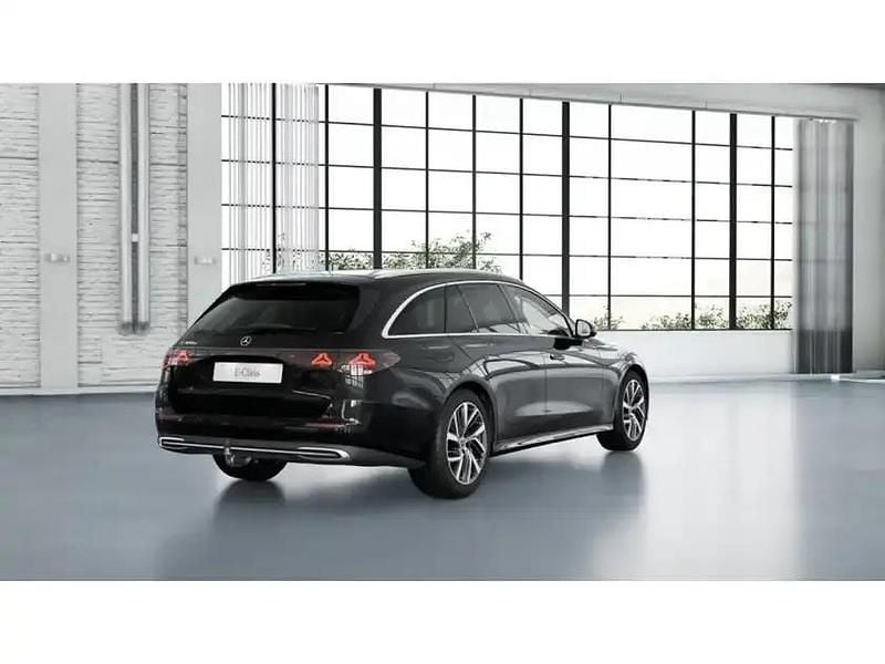 Gebraucht Mercedes E300 204 PS (150 kW) 2025 Metalliclack obsidianschwarz Kombi