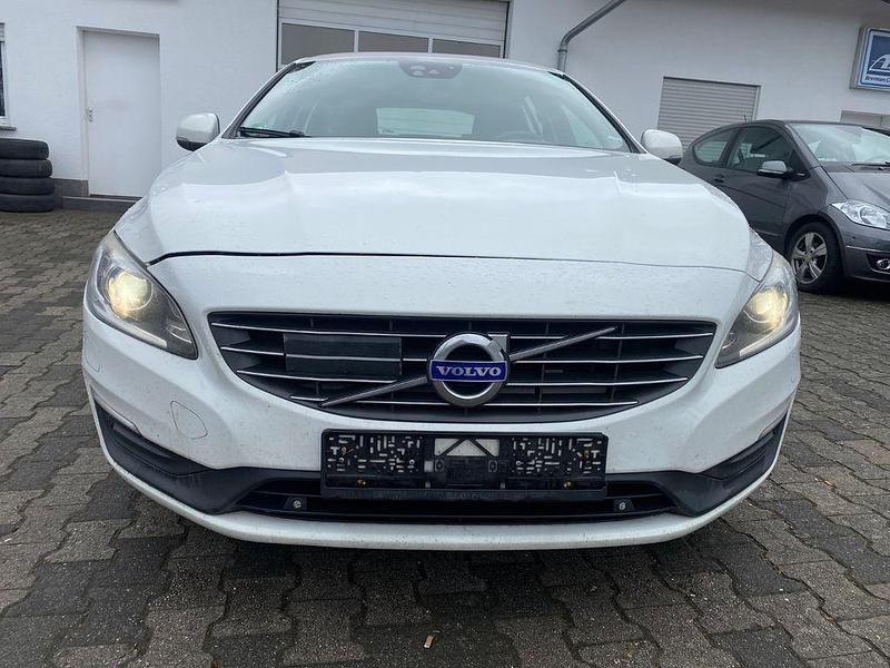 Gebraucht Volvo V60 Business Edition 190 PS (139 kW) 2016 Weiß Kombi