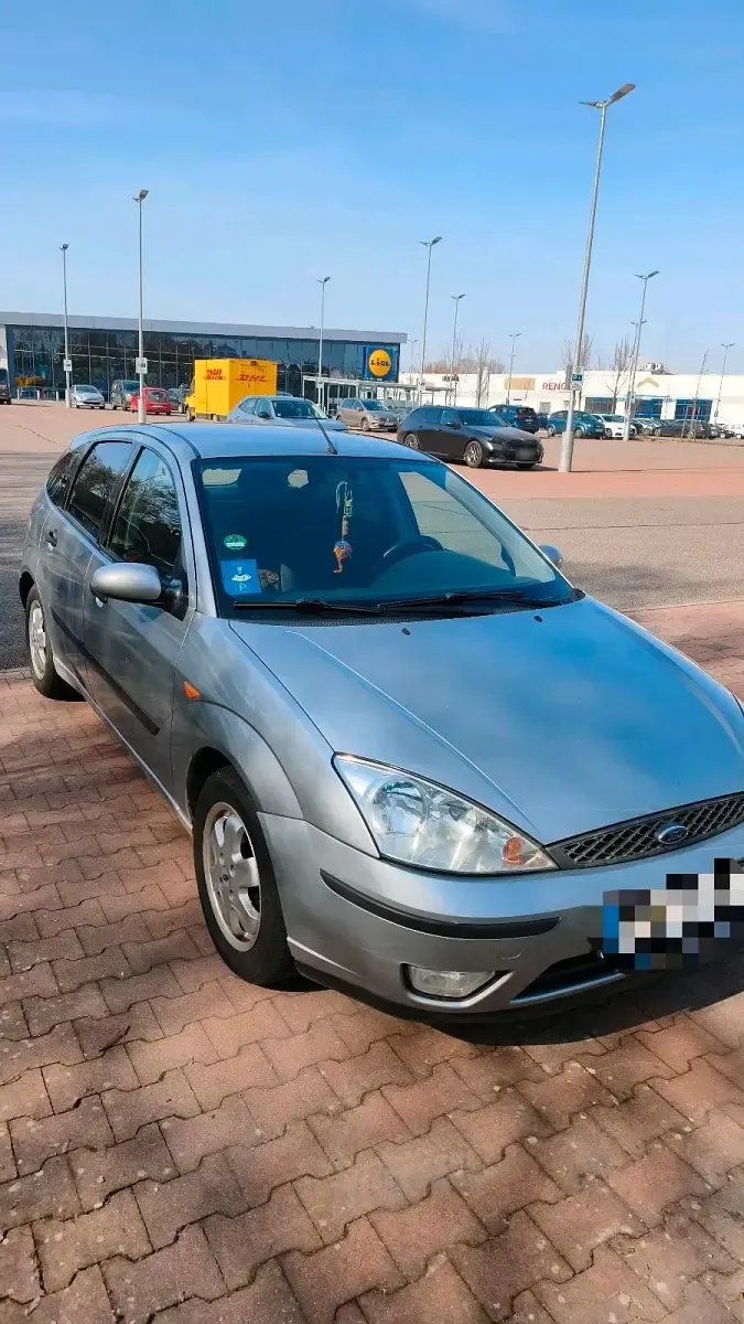 Second-hand Ford Focus 101 CP (74 kW) 2004 Gri Berlinǎ