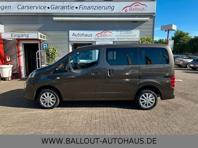 Braun Gebraucht 2017 Nissan Evalia Tekna Van / Kleinbus | 15.950 € (Fairer Preis) - Bild 1/4