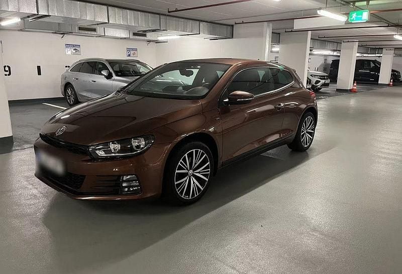 Braun Gebraucht 2017 VW Scirocco Allstar Coupé | 16.499 € (Fairer Preis) - Bild 1/4