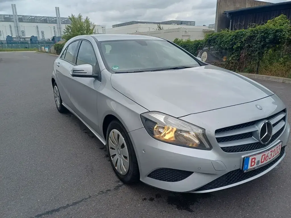 Gebraucht Mercedes A200 136 PS (100 kW) 2015 Silber Kleinwagen