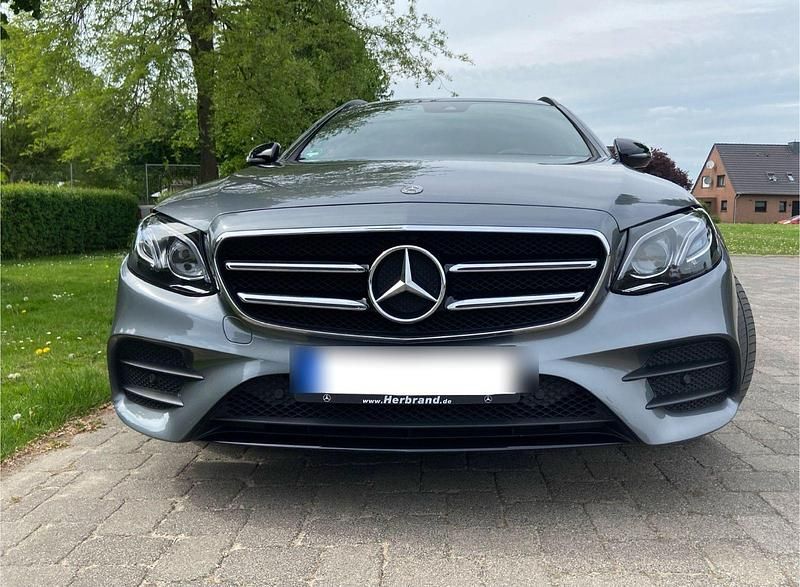 Gebraucht Mercedes E220 AMG 194 PS (142 kW) 2019 Grau Kombi