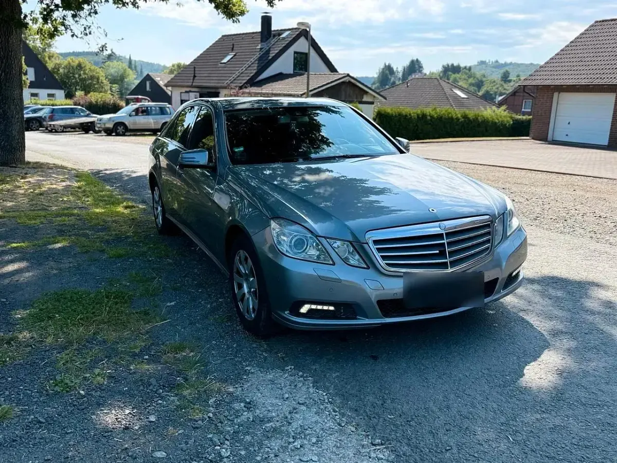 Gebraucht Mercedes E220 170 PS (125 kW) 2010 Grau Limousine