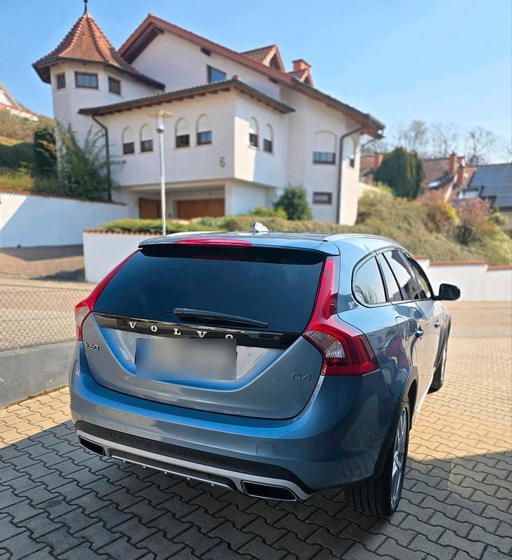 Gebraucht Volvo V60 CC 190 PS (139 kW) 2016 Blau Kombi