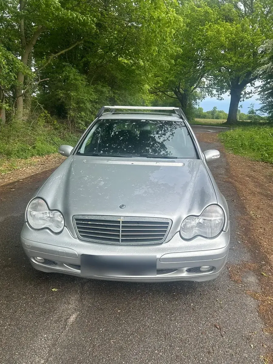 Używany Mercedes C220 143 KM (105 kW) 2002 Srebrny Sedan/Limuzyna