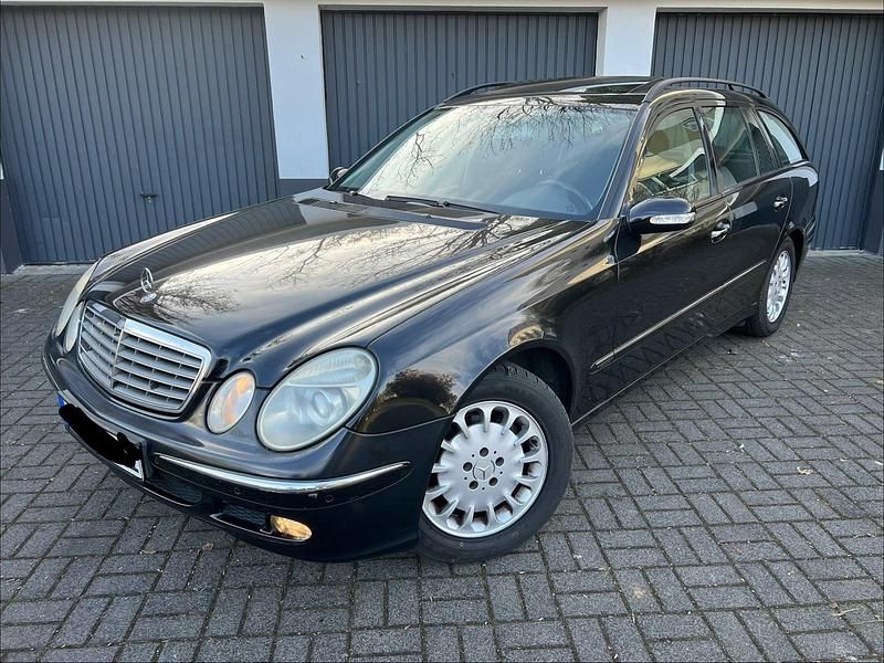 Schwarz Gebraucht 2005 Mercedes E200 Elegance Kombi | 3.990 € (Fairer Preis) - Bild 1/4