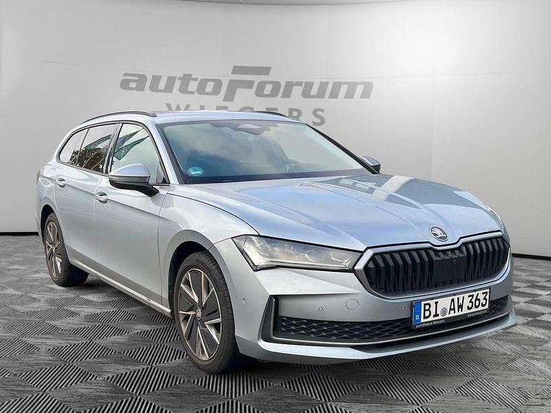 Gebraucht Skoda Superb Selection 150 PS (110 kW) 2024 Pebble silber metallic Kombi