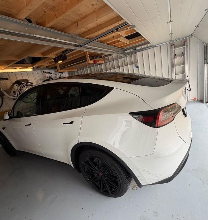 Gebraucht Tesla Model Y RWD 188 kW (256 PS) 2023 Weiß SUV