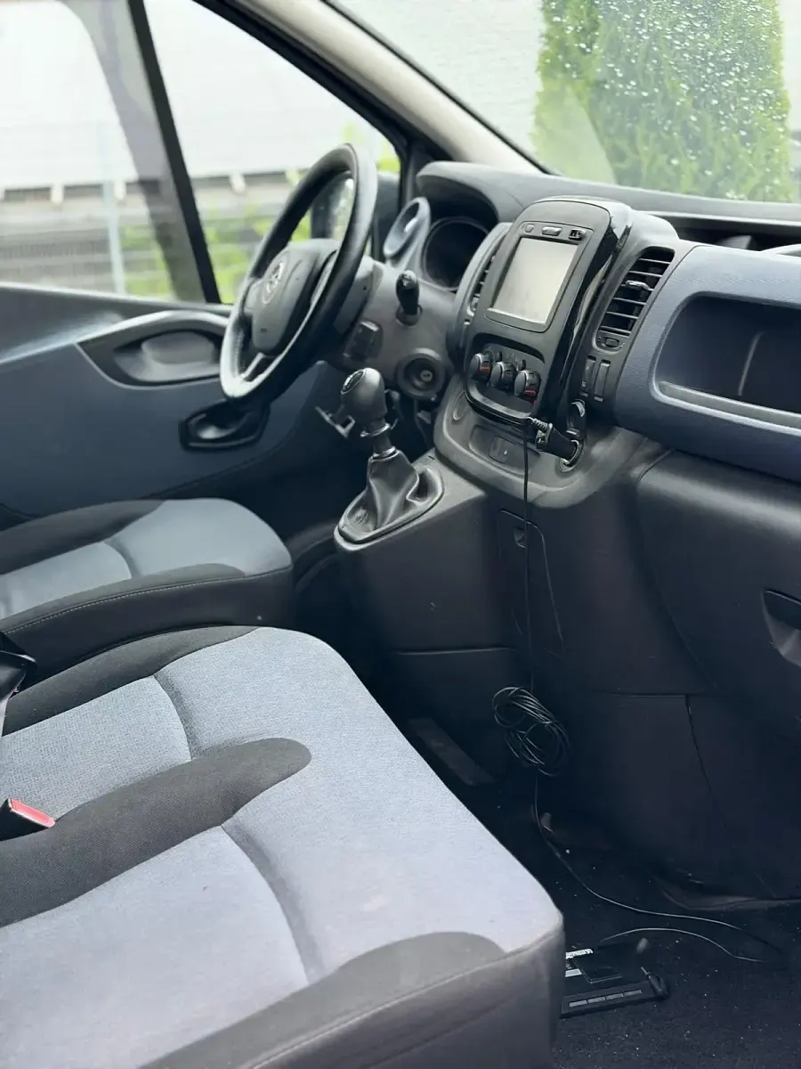 Gebraucht Opel Vivaro 145 PS (106 kW) 2017 Schwarz Van / Kleinbus