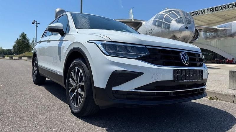Weiß Gebraucht 2023 VW Tiguan Sport SUV | 27.890 € (Fairer Preis) - Bild 1/4