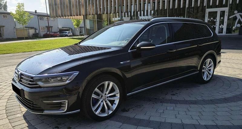 Schwarz Gebraucht 2017 VW Passat GTE Kombi | 14.890 € (Fairer Preis) - Bild 1/4