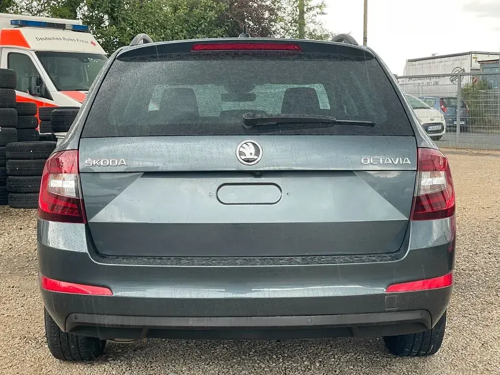 Gebraucht Skoda Octavia Drive 150 PS (110 kW) 2017 Grau Limousine