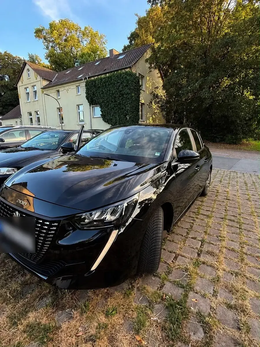 Gebraucht Peugeot 208 Active 101 PS (74 kW) 2022 Schwarz Kleinwagen