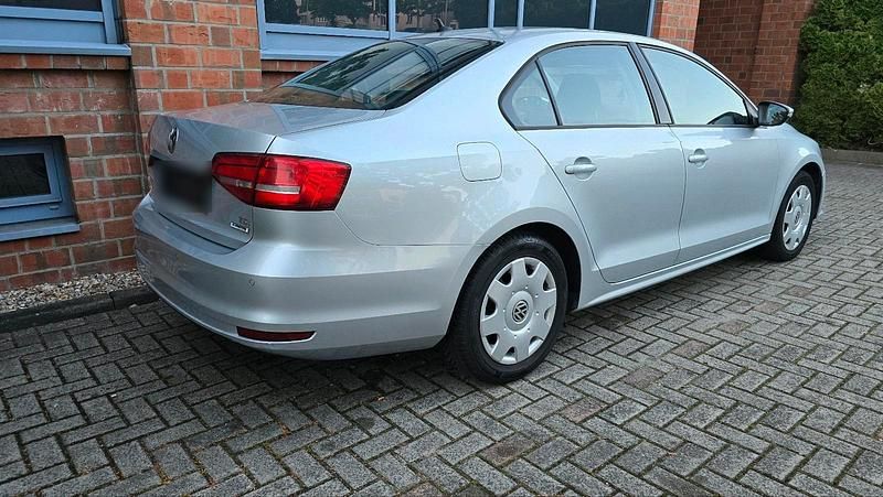 Gebraucht VW Jetta 105 PS (77 kW) 2015 Silber Limousine