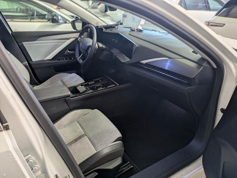 Gebraucht Opel Astra Elegance 131 PS (96 kW) 2023 White jade Limousine