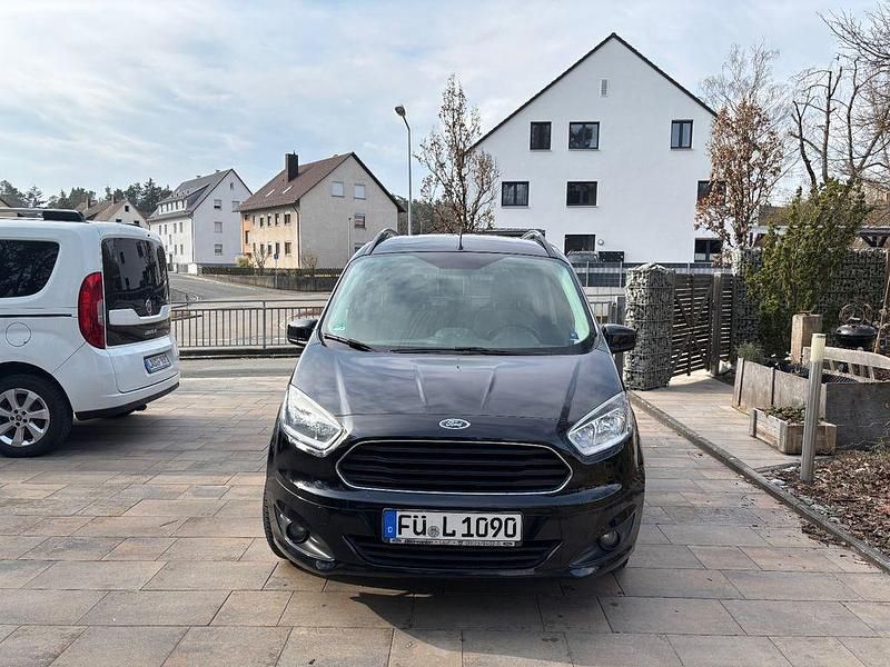 Gebraucht Ford Tourneo Courier Titanium 101 PS (74 kW) 2014 Schwarz Van / Kleinbus