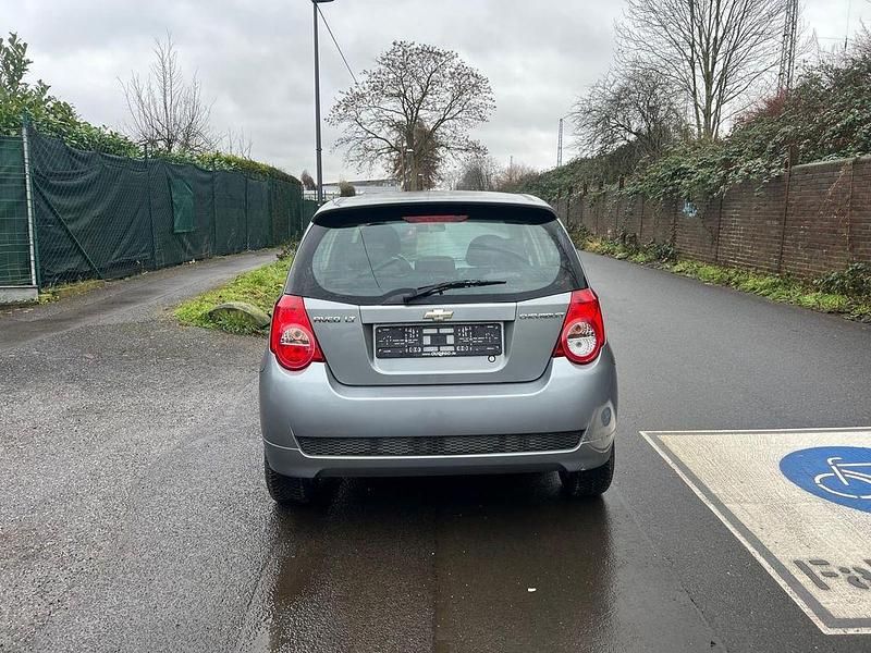 Gebraucht Chevrolet Aveo LT 101 PS (74 kW) 2011 Silber Kleinwagen