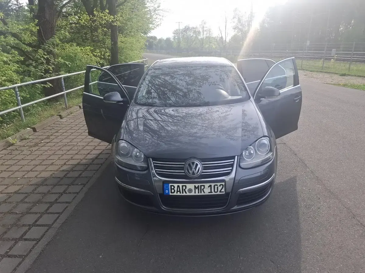 Używany VW Jetta 150 KM (110 kW) 2006 Szary Sedan/Limuzyna