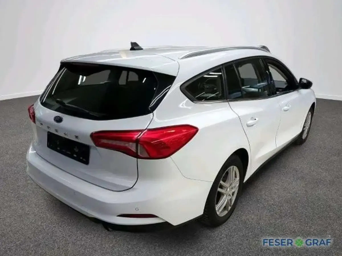 Gebraucht Ford Focus Cool & Connect 101 PS (74 kW) 2020 Frostweiß Kombi