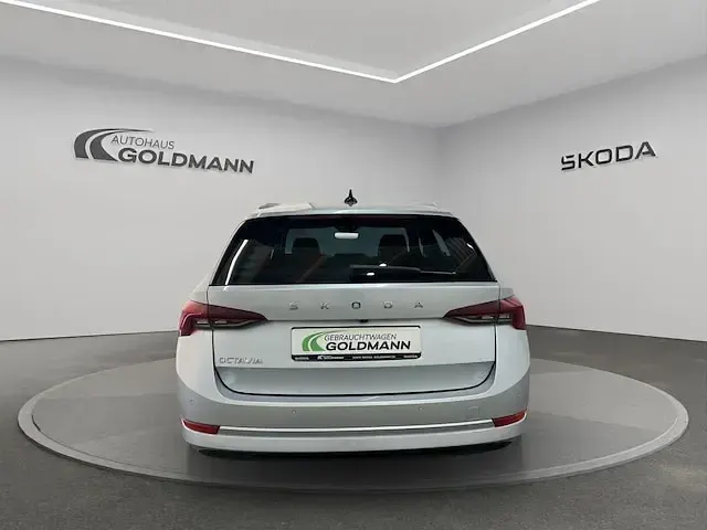 Gebraucht Skoda Octavia Style 150 PS (110 kW) 2023 Brillantsilber metallic Kombi