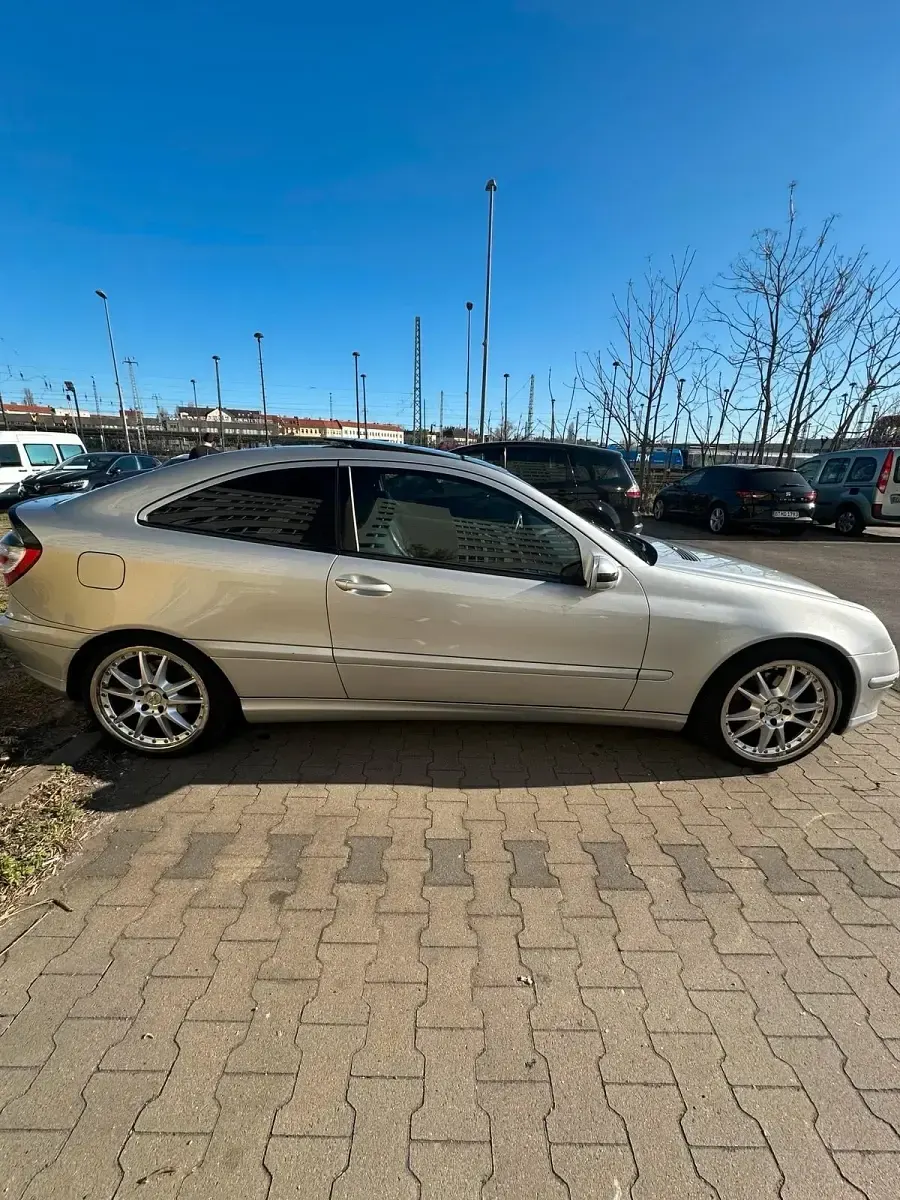 Gebraucht Mercedes C180 143 PS (105 kW) 2002 Silber Coupé