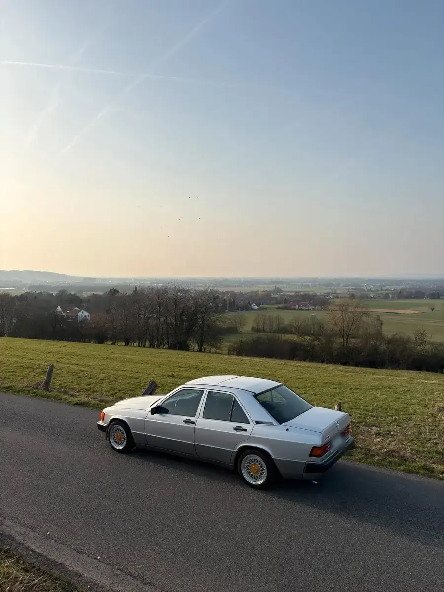 Gebraucht Mercedes 190 109 PS (80 kW) 1992 Silber Limousine