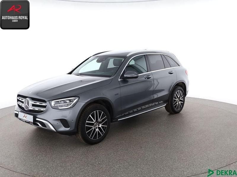 Selenitgrau Gebraucht 2020 Mercedes GLC300e SUV | 33.840 € (Guter Preis) - Bild 1/4