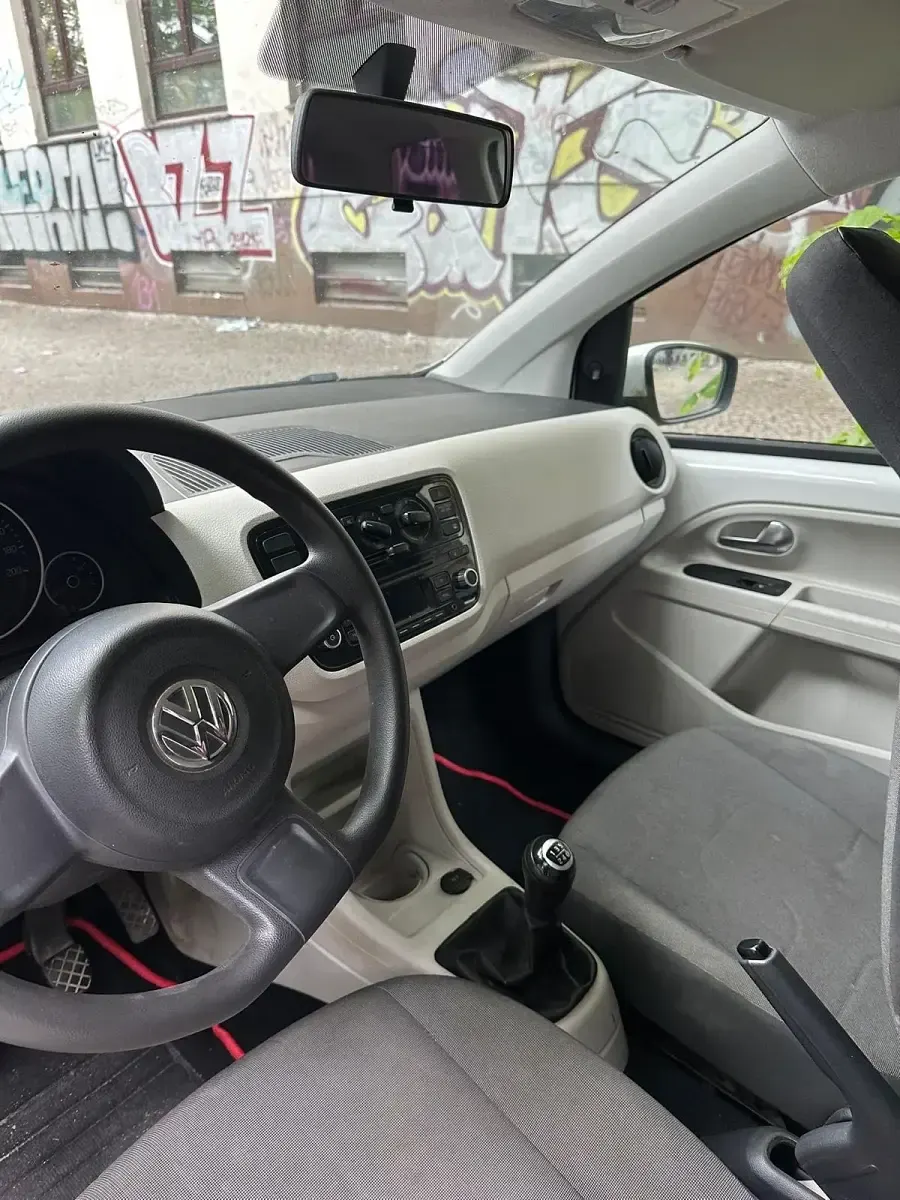 Używany VW up! 55 KM (40 kW) 2012 Biały Hatchback