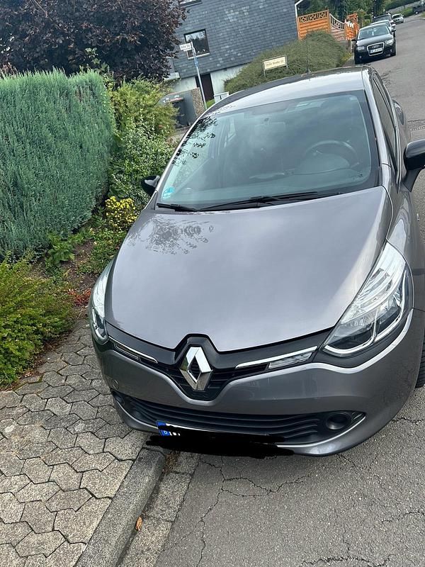 Grau Gebraucht 2016 Renault Clio IV Kleinwagen | 7.000 € - Bild 1/4