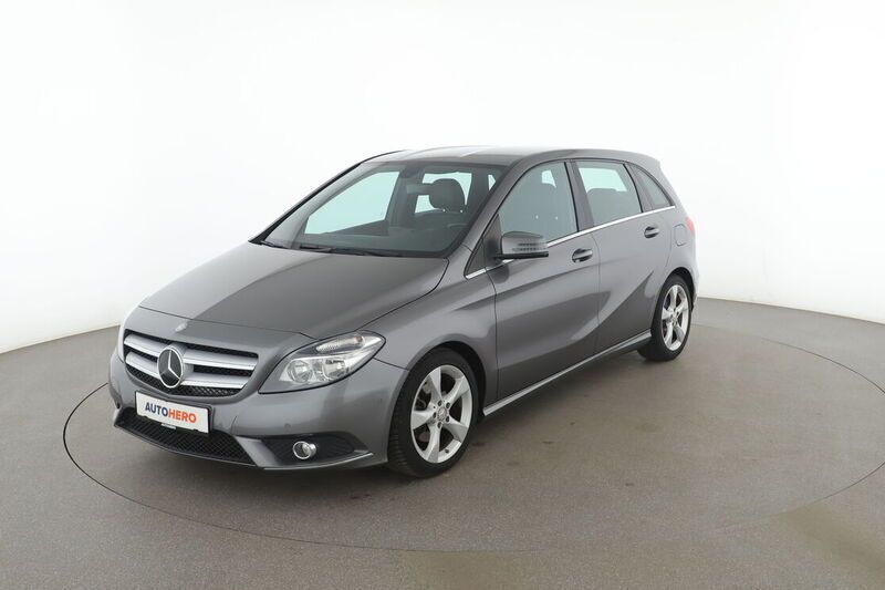 Grau Gebraucht 2014 Mercedes B180 Van / Kleinbus | 11.700 € (Fairer Preis) - Bild 1/4