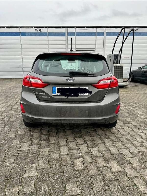 Gebraucht Ford Fiesta Cool & Connect 101 PS (74 kW) 2018 Grau Kleinwagen