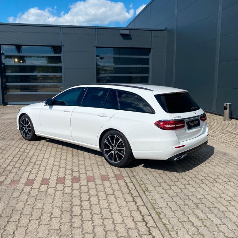 Gebraucht Mercedes E200 Avantgarde 197 PS (144 kW) 2023 Unilack polarweiß Kombi