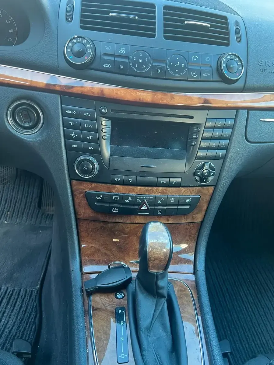 Second-hand Mercedes E200 163 CP (119 kW) 2005 Negru Break