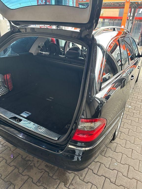 Gebraucht Mercedes E220 Avantgarde 170 PS (125 kW) 2008 Schwarz Limousine