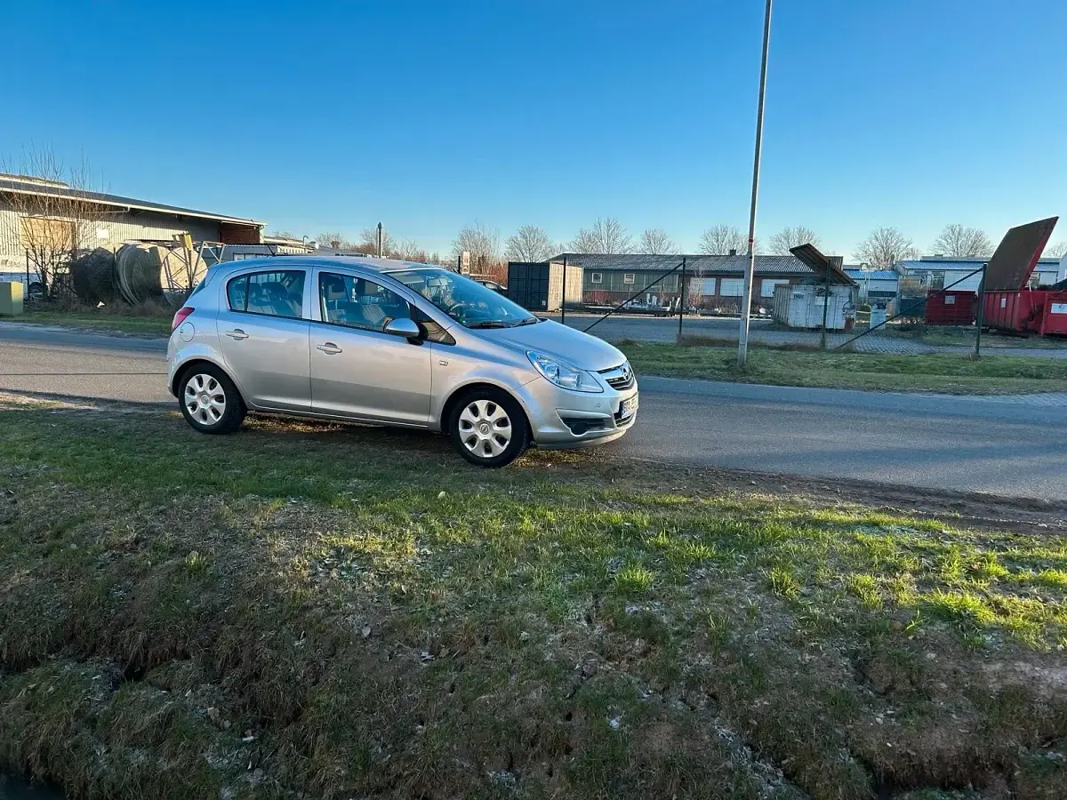 Gebraucht Opel Corsa 60 PS (44 kW) 2008 Silber Kleinwagen