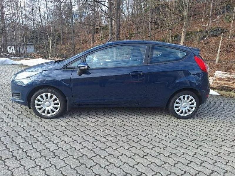 Gebraucht Ford Fiesta Trend 60 PS (44 kW) 2016 Blazerblau Limousine