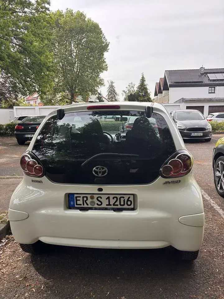 Gebraucht Toyota Aygo 68 PS (50 kW) 2012 Kleinwagen